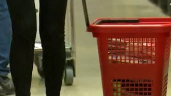 Paznicul unui hipermarket din Capitală a murit după ce a fugărit un hoț