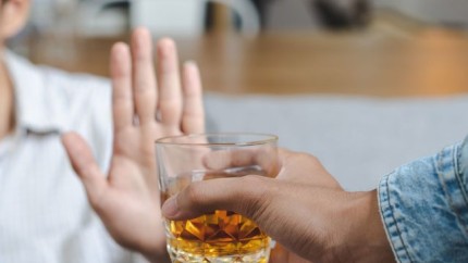 Drama barbatului care se îmbată brusc deși nu bea alcool. Boala ciudată care i-a făcut viața un calvar