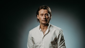 Marius Manole a înapoiat la Cotroceni Ordinul de Cavaler primit de la Iohannis. Îi dau înapoi medalia. Mi-e rușine că o am