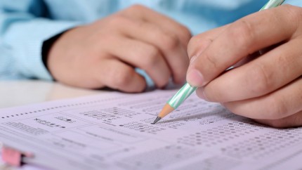 Concluzie cruntă după Evaluarea Națională peste jumătate din elevii de clasa o opta nu stiu limba română. Ce e de făcut 