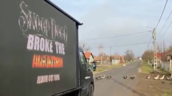 Snoop Dogg își promovează noul album cu imagini din Bogata de Mureș