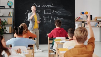 Cîmpeanu anunță că elevii vor da mai puține teze iar mediile se vor calcula altfel