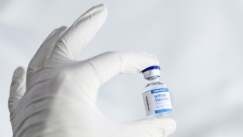 Explozie de cazuri de COVID în școlile din Castellon din cauza românilor nevaccinați