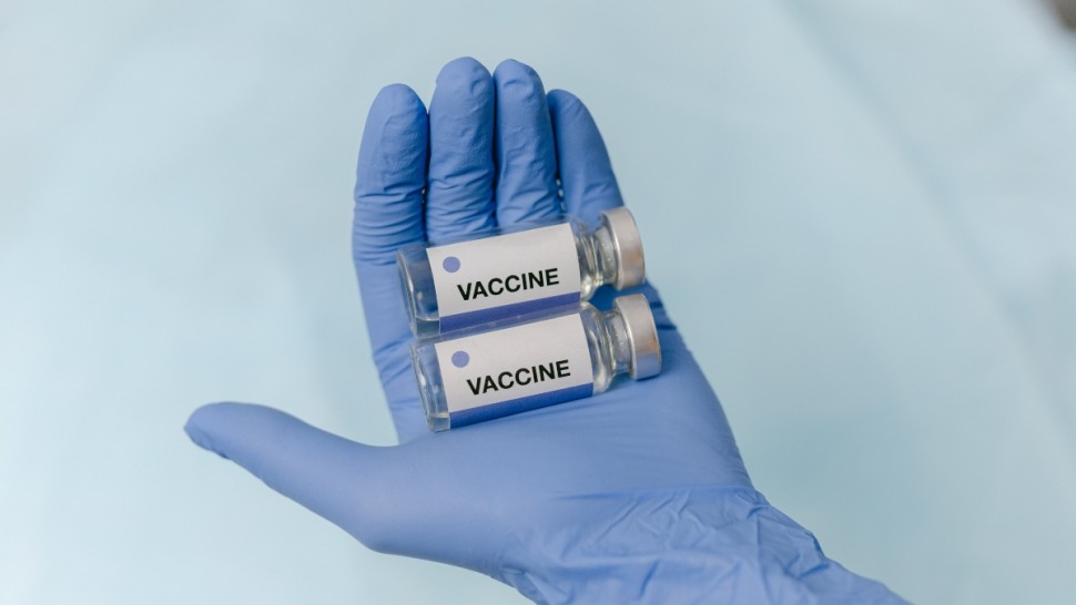 Te poți vaccina anti-COVID indiferent ce nivel de anticorpi ai. Nu este sigur că aceștia te protejează de boală