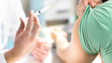 De luni 16 mai începe vaccinarea cu a patra doză în România. Cine este vizat de imunizarea suplimentară