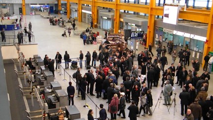 Atacuri cibernetice susținute. Site-urile celor mai importante 13 aeroporturi din România au fost blocate de hakerii ruși