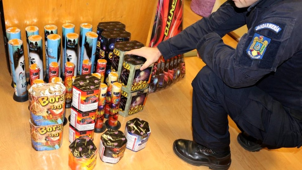 Cât este amenda pentru vânzarea de petarde si alte materiale pirotehnice