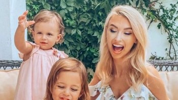 Andreea Bălan a lăsat grijile deoparte și a plecat cu fetele în vacanță. Cât de frumos este | VIDEO