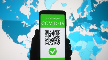 Klaus Iohannis vrea ca certificatul verde să nu mai fie obligatoriu la locul de muncă