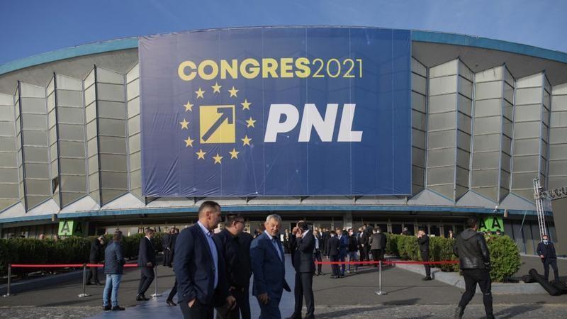 Două dosare penale deschise de procurori privind organizarea Congresului PNL în plină pandemie