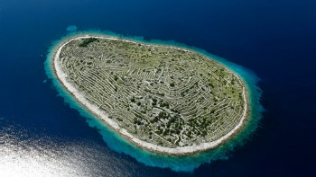 Povestea insulei care seamănă cu amprenta unui deget