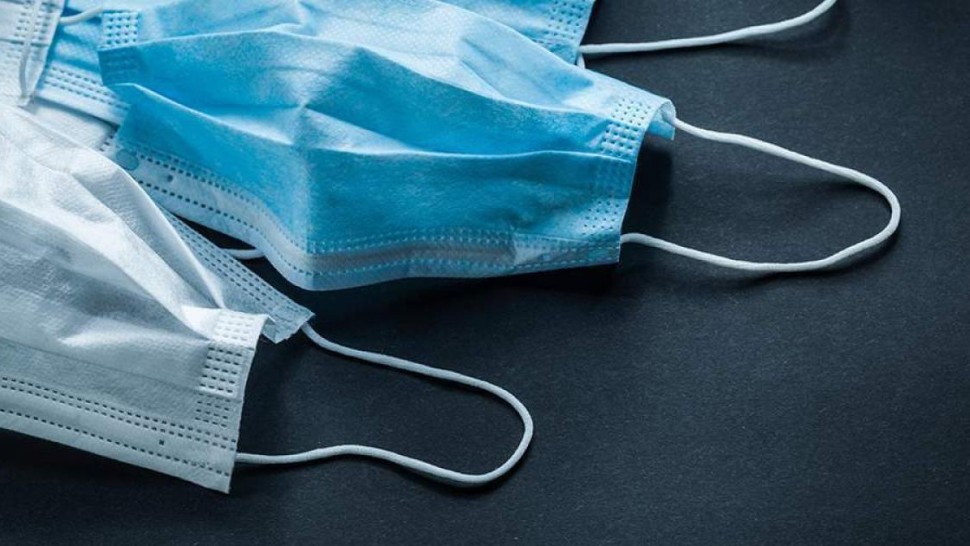 Grecii vor fi obligați să poarte câte două măști în anumite locuri