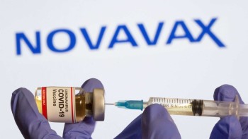 EMA a autorizat luni primul vaccin pe bază de proteine împotriva Covid. Compania Novavax a primit aprobarea