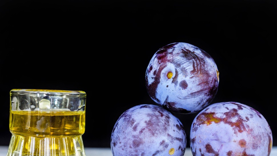 De ce e bună palinca de prune și care sunt calitățile ei terapeutice