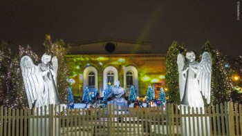 Patinoarul în aer liber de Esplanada Operei Naționale București va rămâne deschis în luna ianuarie