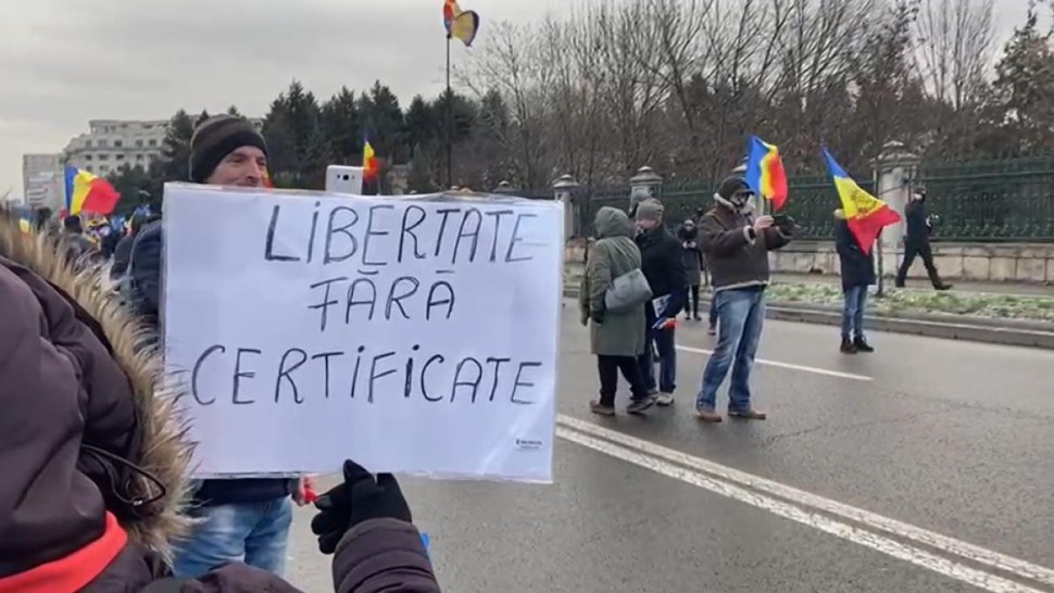 Violențe la protestul împotriva certificatului verde de la Palatul Parlamentului. SPP a blocat intrările | UPDATE