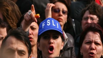 Salariații din educație avertizează cu proteste dacă salariile vor fi înghețate în 2022