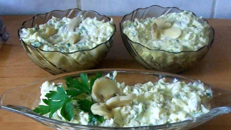 Rețeta perfectă pentru salata de ciuperci cu maioneză. Aperitiv delicios și ușor de făcut