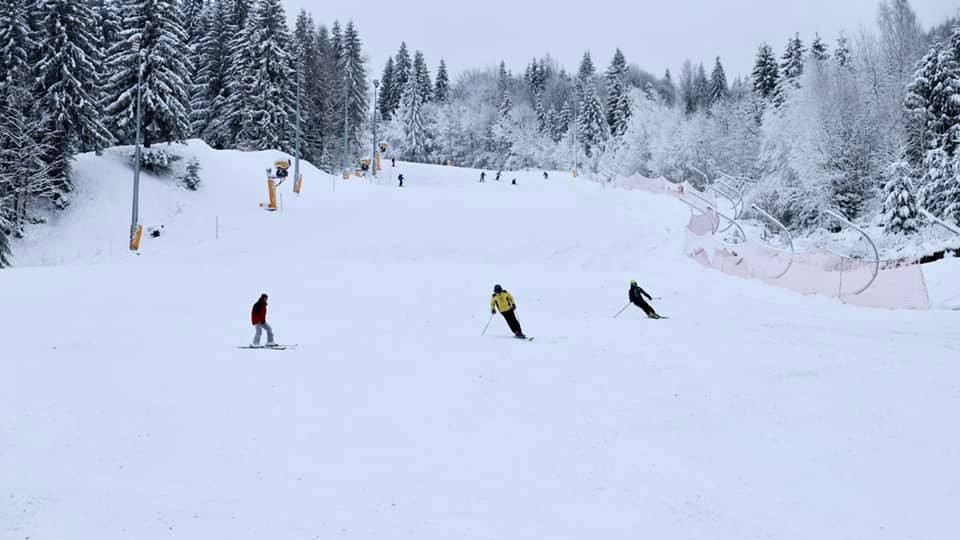 Prima pârtie olimpică din România a fost deschisă în stațiunea Borșa. De luni funcționează şi telegondola
