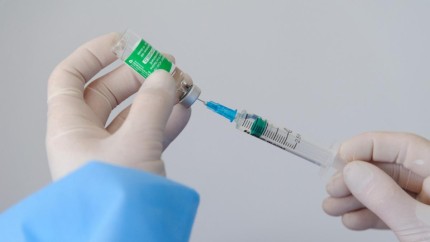 Asistentă din Italia surprinsă pe camere când vaccina pacienți cu seringa goală | VIDEO