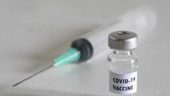 Percheziții în Suceava și Constanța vizând vaccinarea la chiuvetă