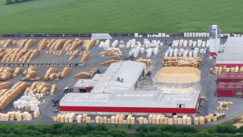 Cel mai mare exportator de lemn din România închide o fabrică și își reduce operațiunile cu 30. Sute de oameni vor fi dați afară