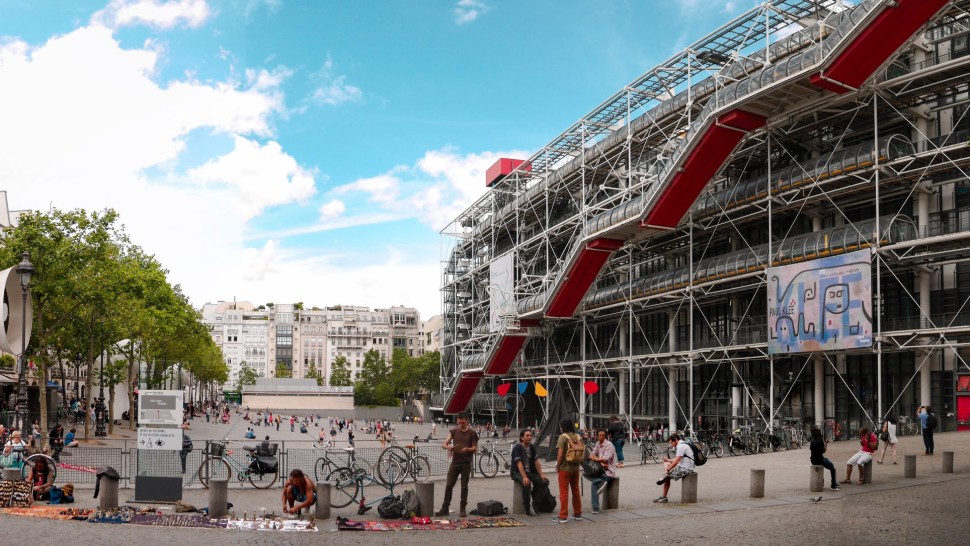 Clădirea care a schimbat felul de a se construi în Europa. Acum 45 de ani a fost mega-scandal la inaugurare