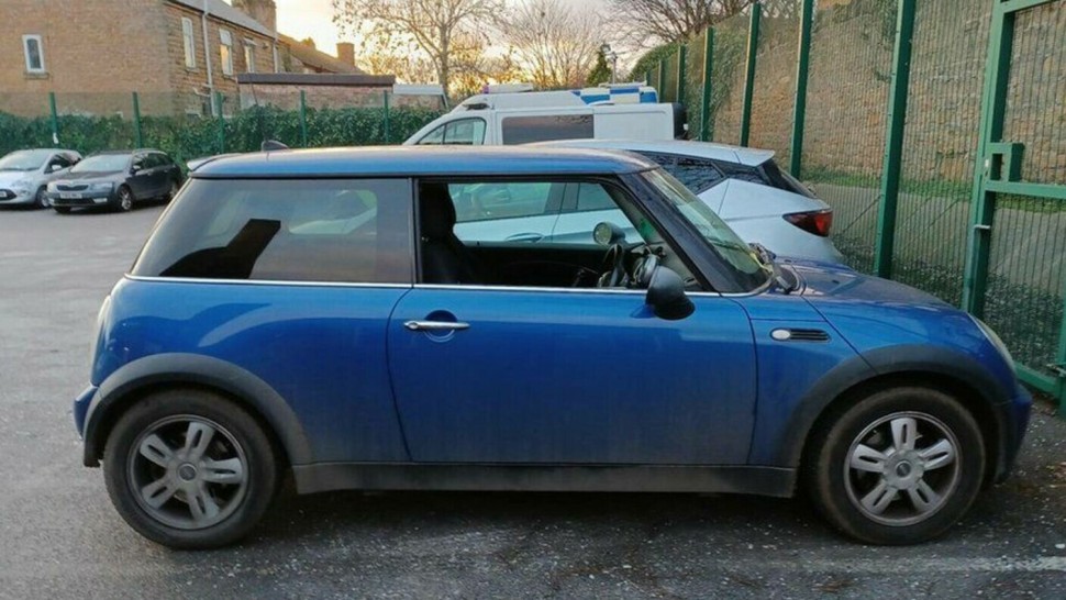 Un bărbat din Marea Britanie a condus fără permis timp de 70 de ani. Ce le-a spus polițiștilor când l-au oprit