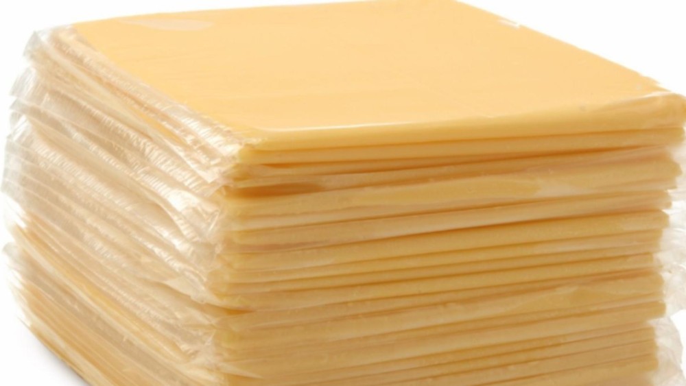 Pericolul pe care îl reprezintă brânza topită pentru organism | VIDEO