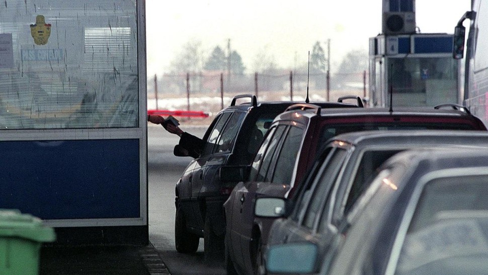 O femeie din Irak a încercat să intre în România cu un pașaport fals. Cât a plătit pentru acest document