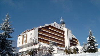 Restaurant din Predeal închis după ce au fost găsite 30 de kilograme de alimente expirate