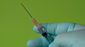 O româncă din Italia a obținut ilegal certificate verzi prin vaccinare falsă