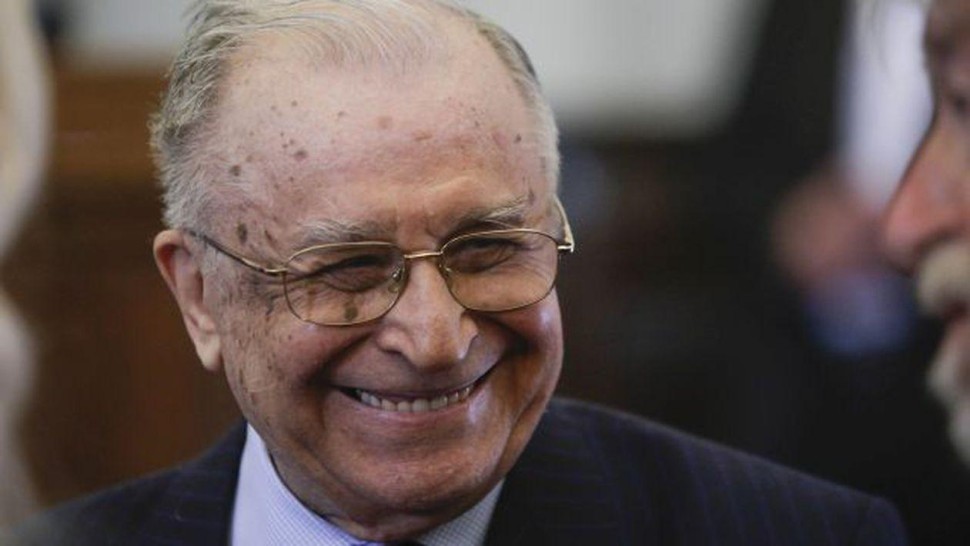 Iohannis decide dacă Iliescu va fi urmărit penal în Dosarul Mineriadei. Procurorul general a cerut aviz
