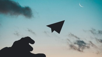 Ritual de Lună Nouă. Ce este recomandat să faci ca să-ți meargă bine