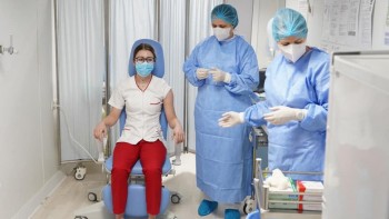 Prima persoană vaccinată împotriva COVID-19 în România a rămas gravidă după prima doză. Bebelușul are anticorpi