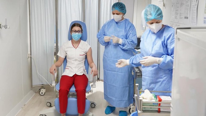 Prima persoană vaccinată împotriva COVID-19 în România a rămas gravidă după prima doză. Bebelușul are anticorpi