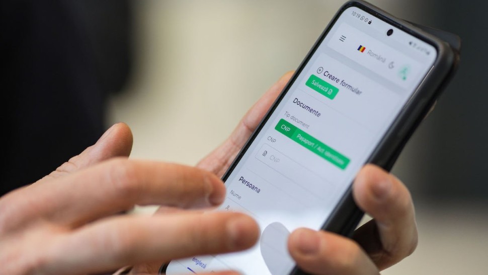 Sute de persoane au fost amendate pentru că nu au completat formularul digital la intrarea în țară