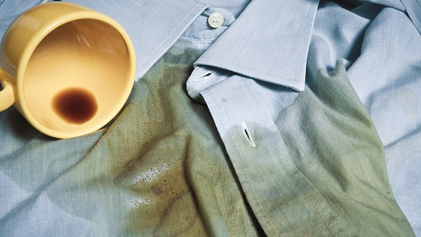 Cum să scoți pete de cafea de pe haine. Cel mai bun și simplu truc