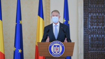 Klaus Iohannis i-a decorat pe Gheorghe Zamfir Mircia Dumitrescu și Geo Vasile