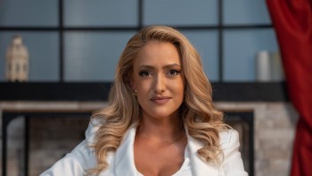 Cum se întreține Iuliana Pepene una dintre cele mai frumoase prezențe feminine de la TV