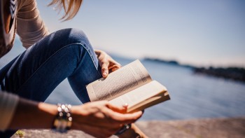 12 motive pentru care cititul poate ajuta la dezvoltarea personalității umane