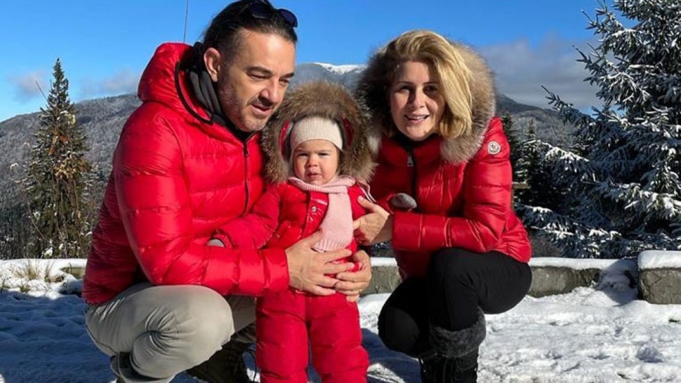 Sara fiica de 2 ani a Sandrei Stoicescu a învățat să schieze | VIDEO