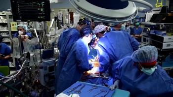 Primul omul din lume care a primit un transplant de inimă de la un porc este un american