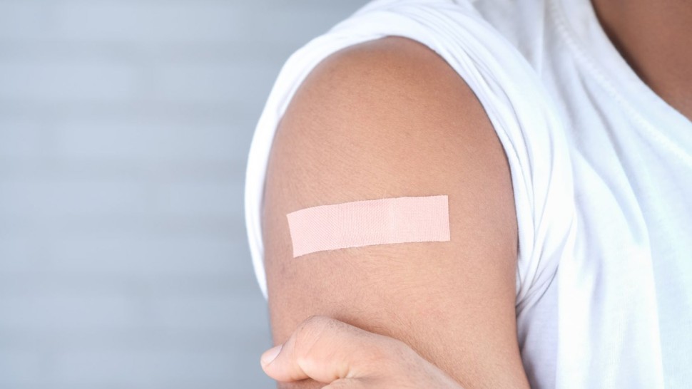 Elveția testează un vaccin plasture anti-COVID