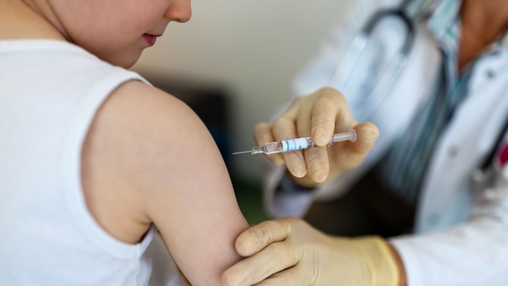 Începe vaccinarea copiilor din România împotriva COVID. Primele vaccinuri ajung în 15 ianuarie