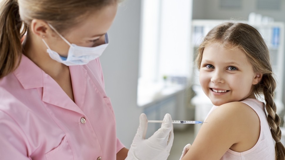 De când vor putea românii să facă vaccinul antigripal în farmacii. Anunțul ministrului Sănătății