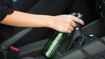 Adolescentă de 14 ani prinsă băută la volan