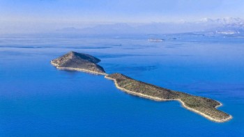 Insula scoasă la vânzare în Grecia din această vară. Care va fi prețul de pornire