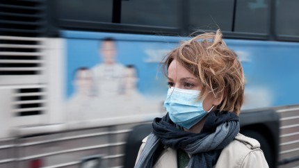 A fost declarată stare de alertă epidemică în România. Școlile NU se închid se recomandă purtarea măștii în spații închise și în mijloace de transport