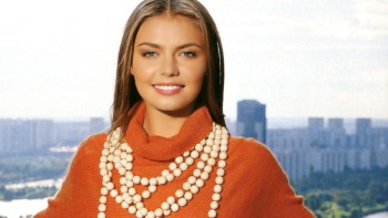 Cu ce se ocupă iubita lui Putin. Este cu 30 de ani mai tânără